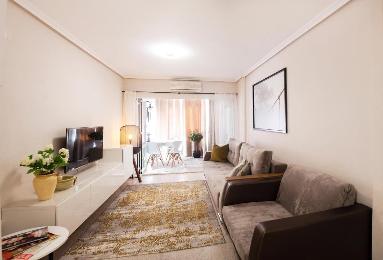 Holiday Studio Jardin Playa Torrevieja Bagian luar foto