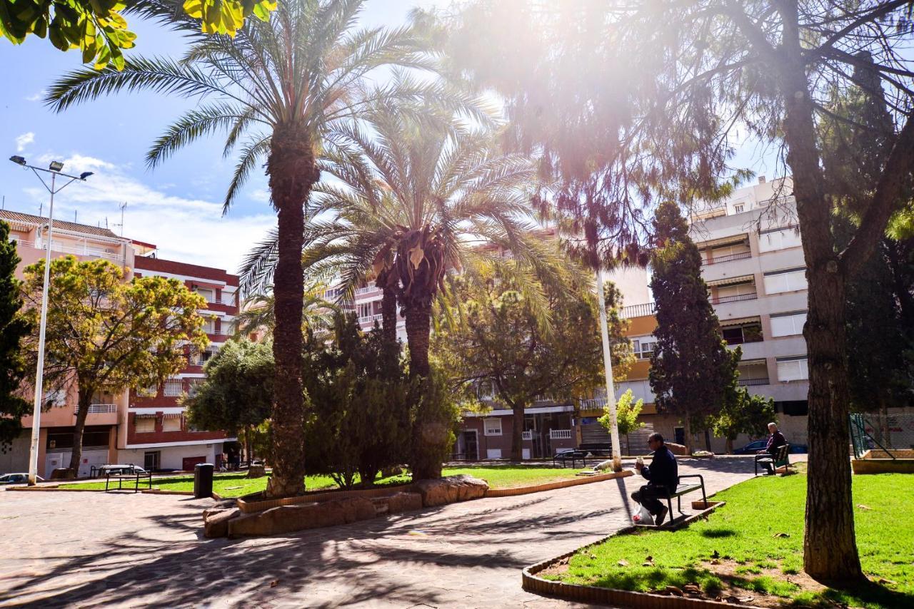Holiday Studio Jardin Playa Torrevieja Bagian luar foto