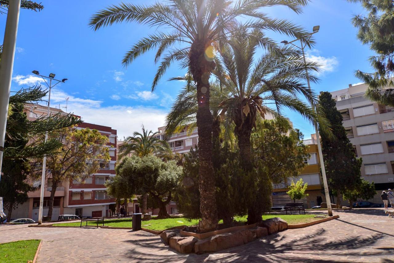 Holiday Studio Jardin Playa Torrevieja Bagian luar foto