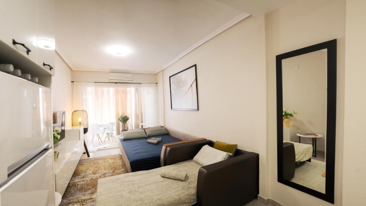 Holiday Studio Jardin Playa Torrevieja Bagian luar foto