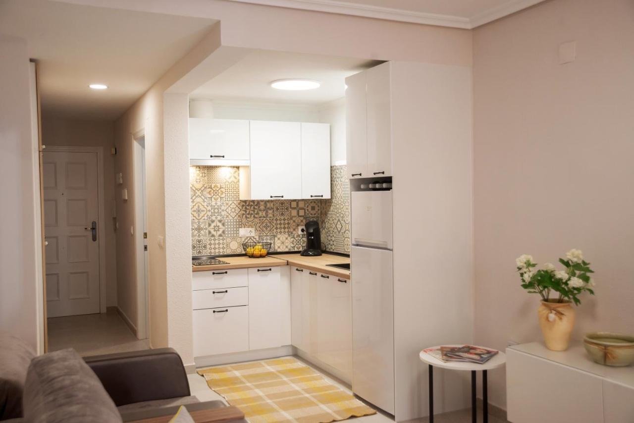 Holiday Studio Jardin Playa Torrevieja Bagian luar foto