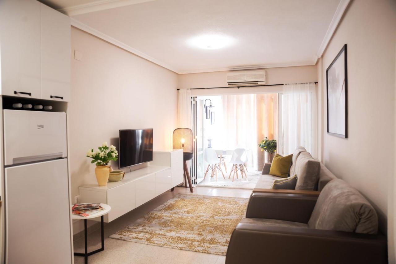 Holiday Studio Jardin Playa Torrevieja Bagian luar foto