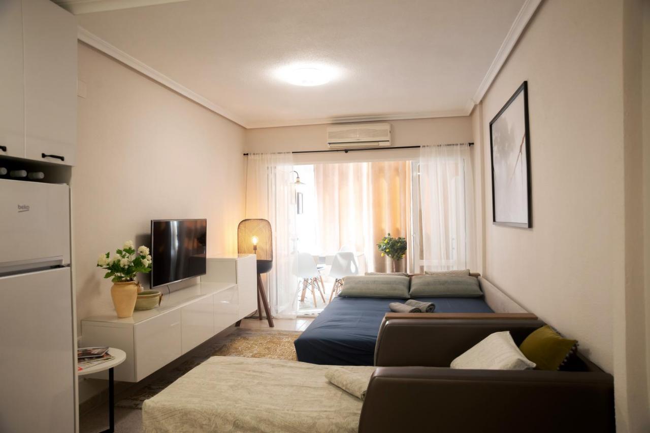 Holiday Studio Jardin Playa Torrevieja Bagian luar foto