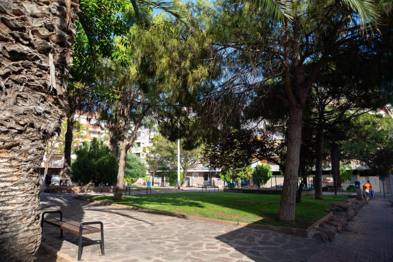 Holiday Studio Jardin Playa Torrevieja Bagian luar foto