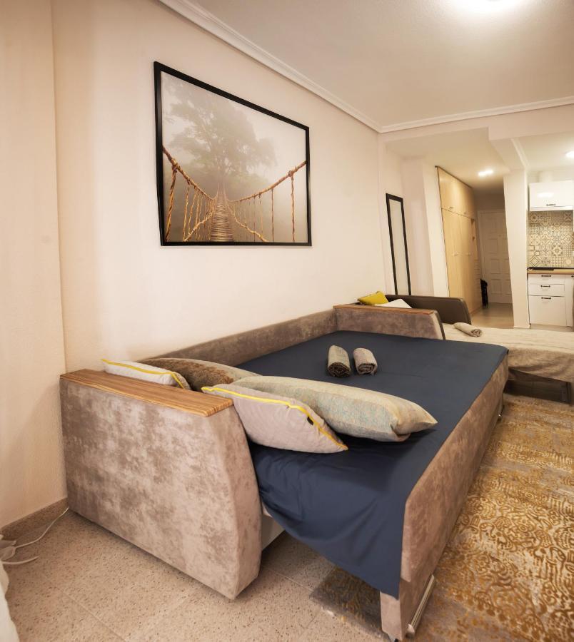 Holiday Studio Jardin Playa Torrevieja Bagian luar foto