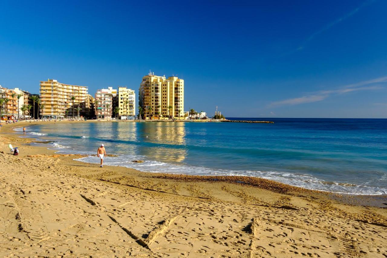 Holiday Studio Jardin Playa Torrevieja Bagian luar foto