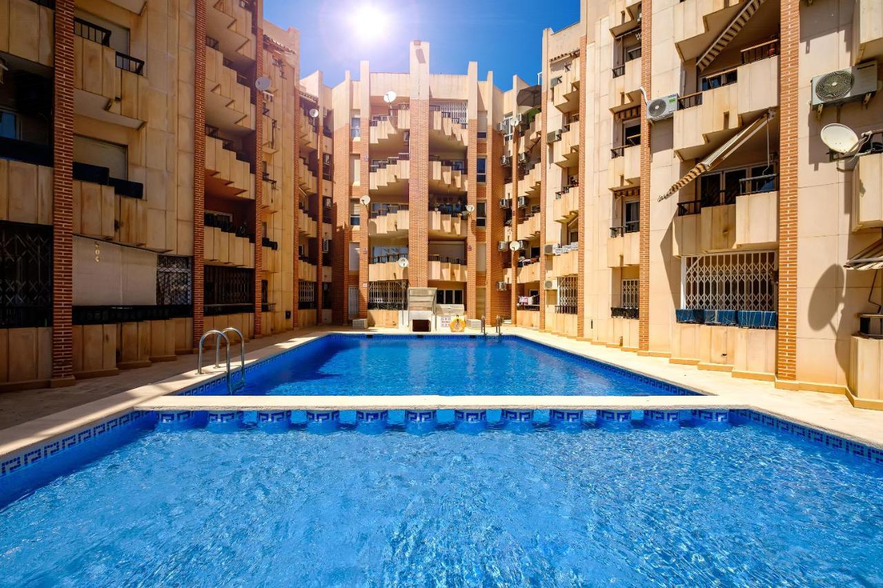 Holiday Studio Jardin Playa Torrevieja Bagian luar foto