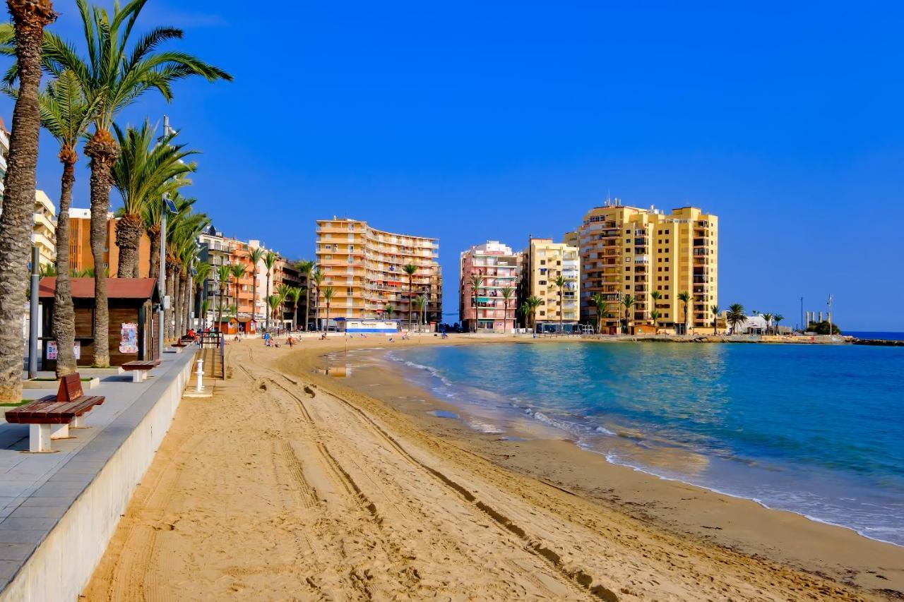 Holiday Studio Jardin Playa Torrevieja Bagian luar foto
