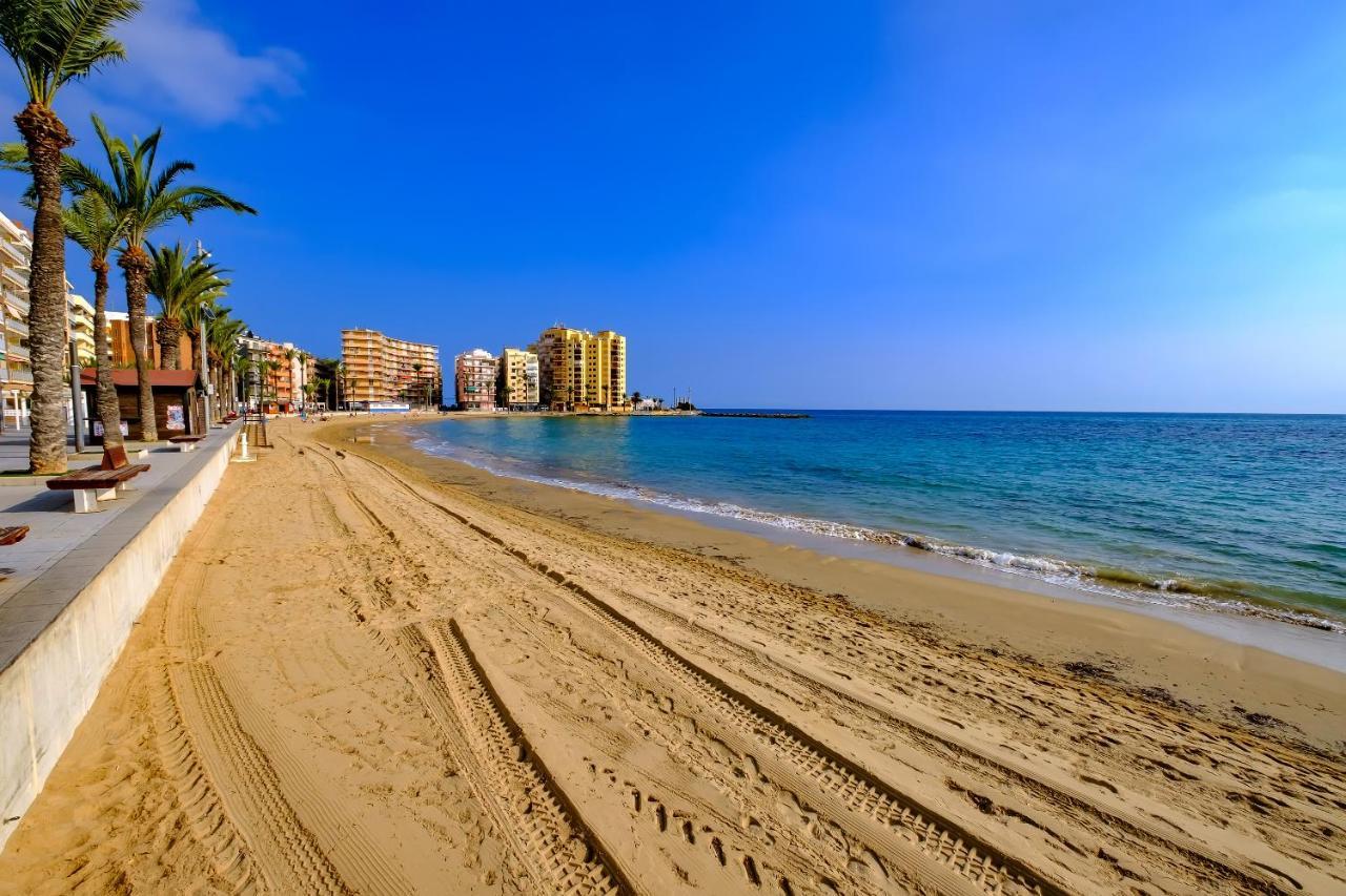 Holiday Studio Jardin Playa Torrevieja Bagian luar foto